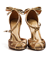 CALZ. DAMA MK PLATE FLATS (CHATITAS)-VANILLA